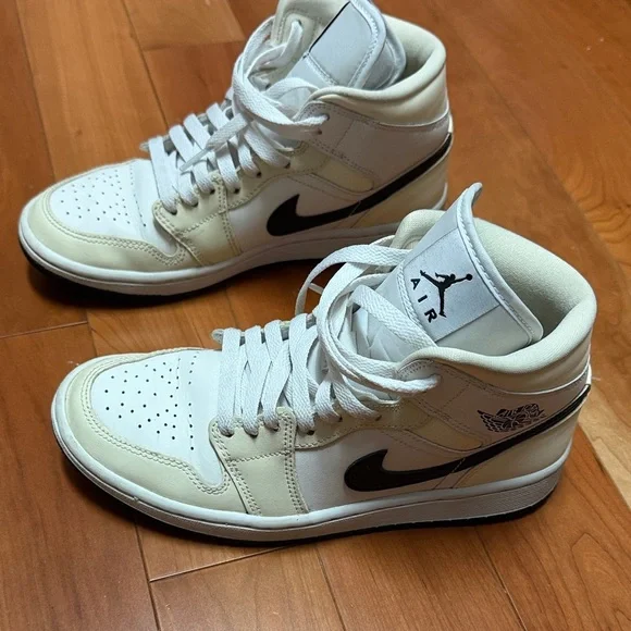 Air Jordan mid Top Sneakers - Picture 2 of 5